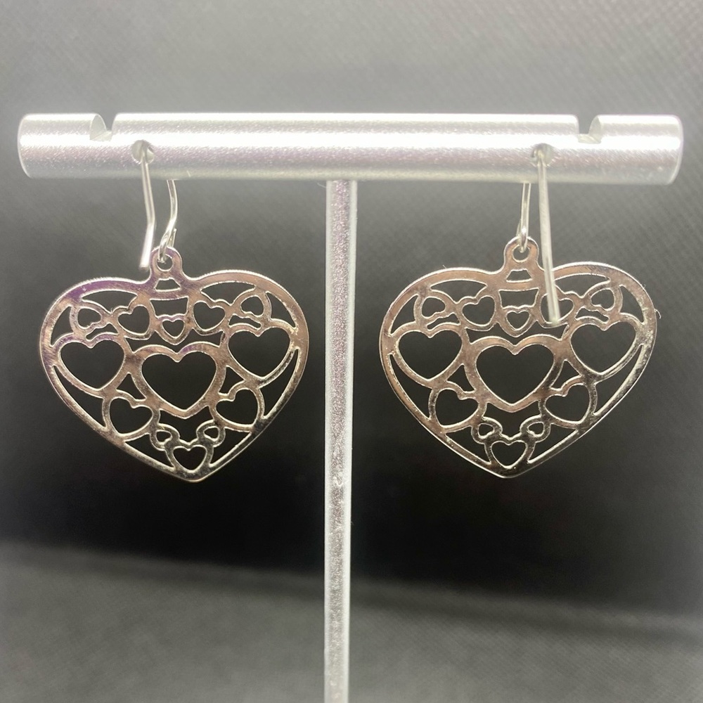 🔴 Silver tone Heart Filigree Hook Earrings